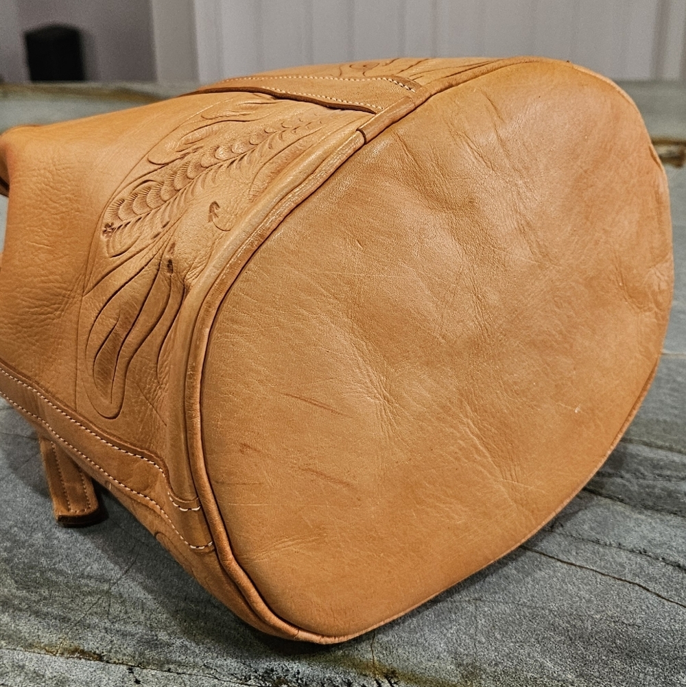 American West Tooled Leather Drawstring Bucket Bag Crossbody Tan NWOT - Picture 5 of 12